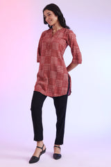 Women's Brown Geometric Printed Pure Cotton Straight Kurti