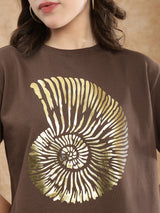 Women's Brown Casual Gold Foil Graphic Print Round Neck Drop Shoulder Sleeves Boxy Crop Tshirt