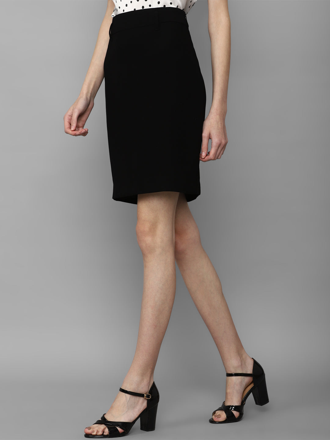 Women's Black Casual Regular Fit Solid Skirt