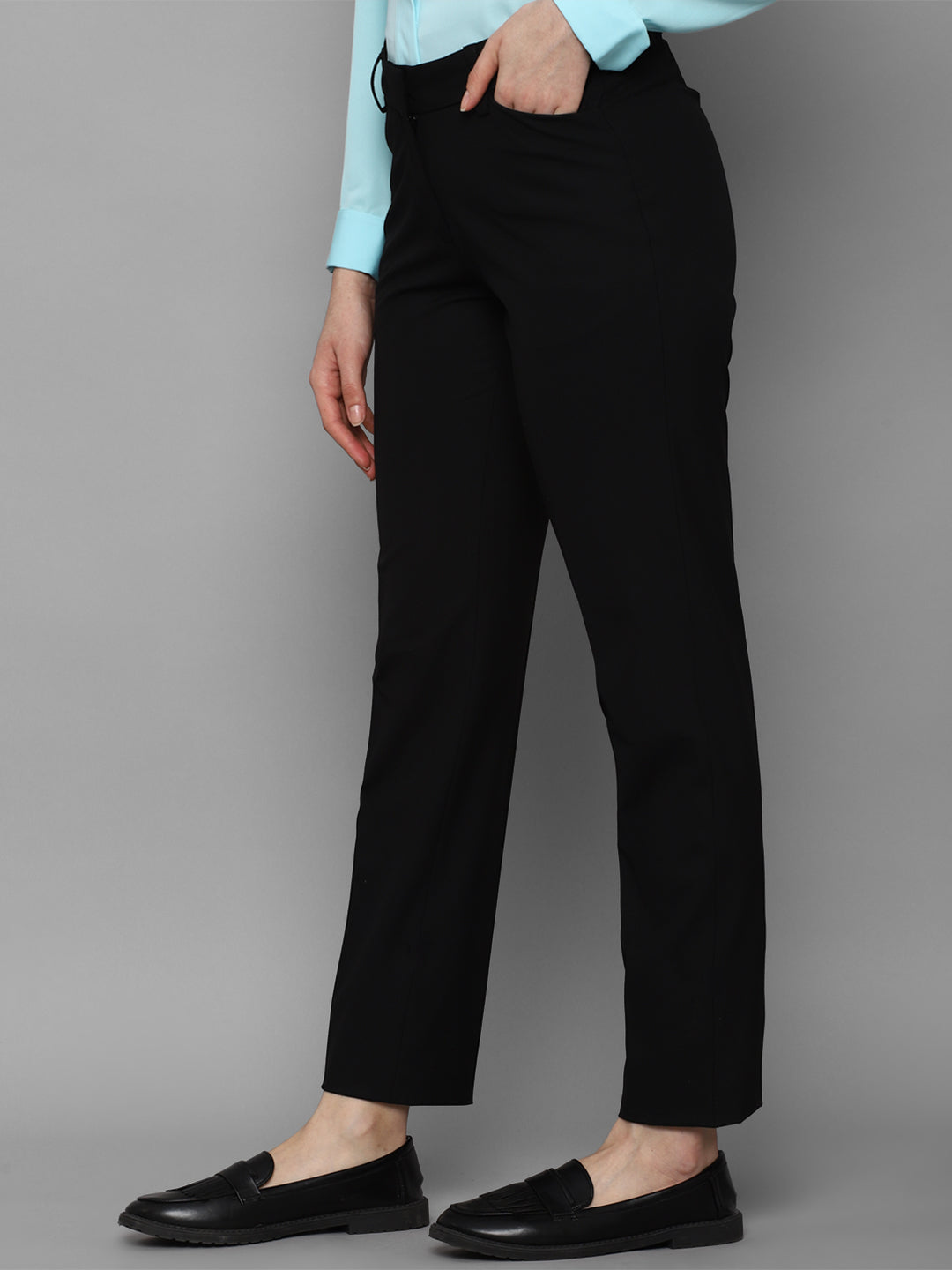 Women's Black Casual Tapered Fit Solid Trouser