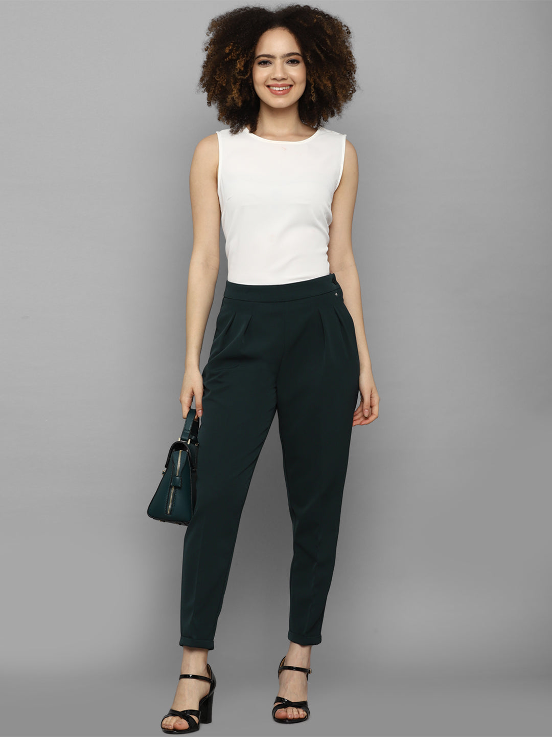Women's Green Casual Tapered Fit Solid Trouser