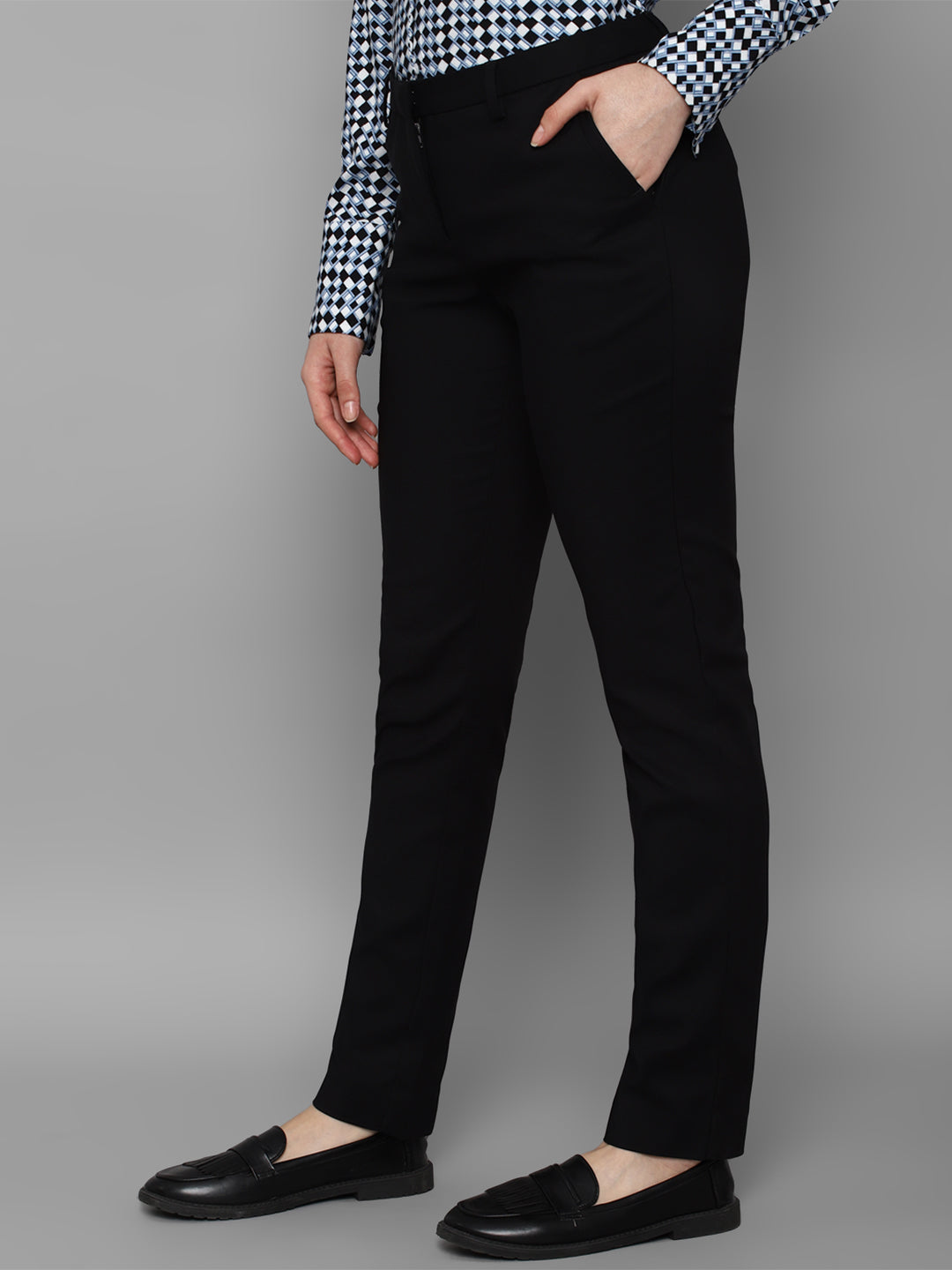 Women's Black Casual Tapered Fit Solid Trouser