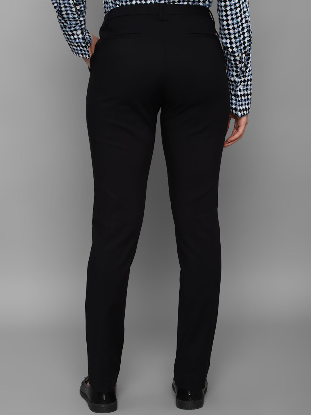 Women's Black Casual Tapered Fit Solid Trouser