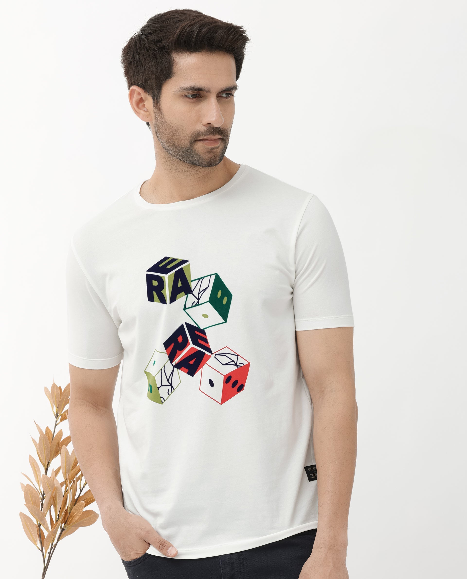 Men's White Casual Regular Fit Printed Half Sleeves Tshirt