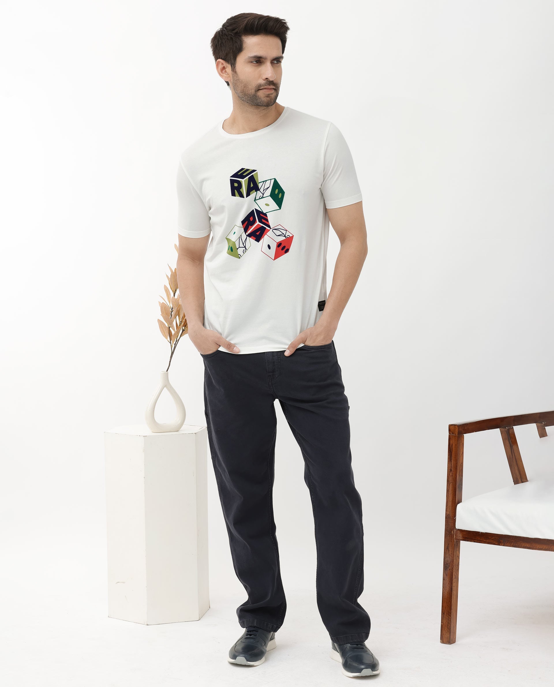 Men's White Casual Regular Fit Printed Half Sleeves Tshirt