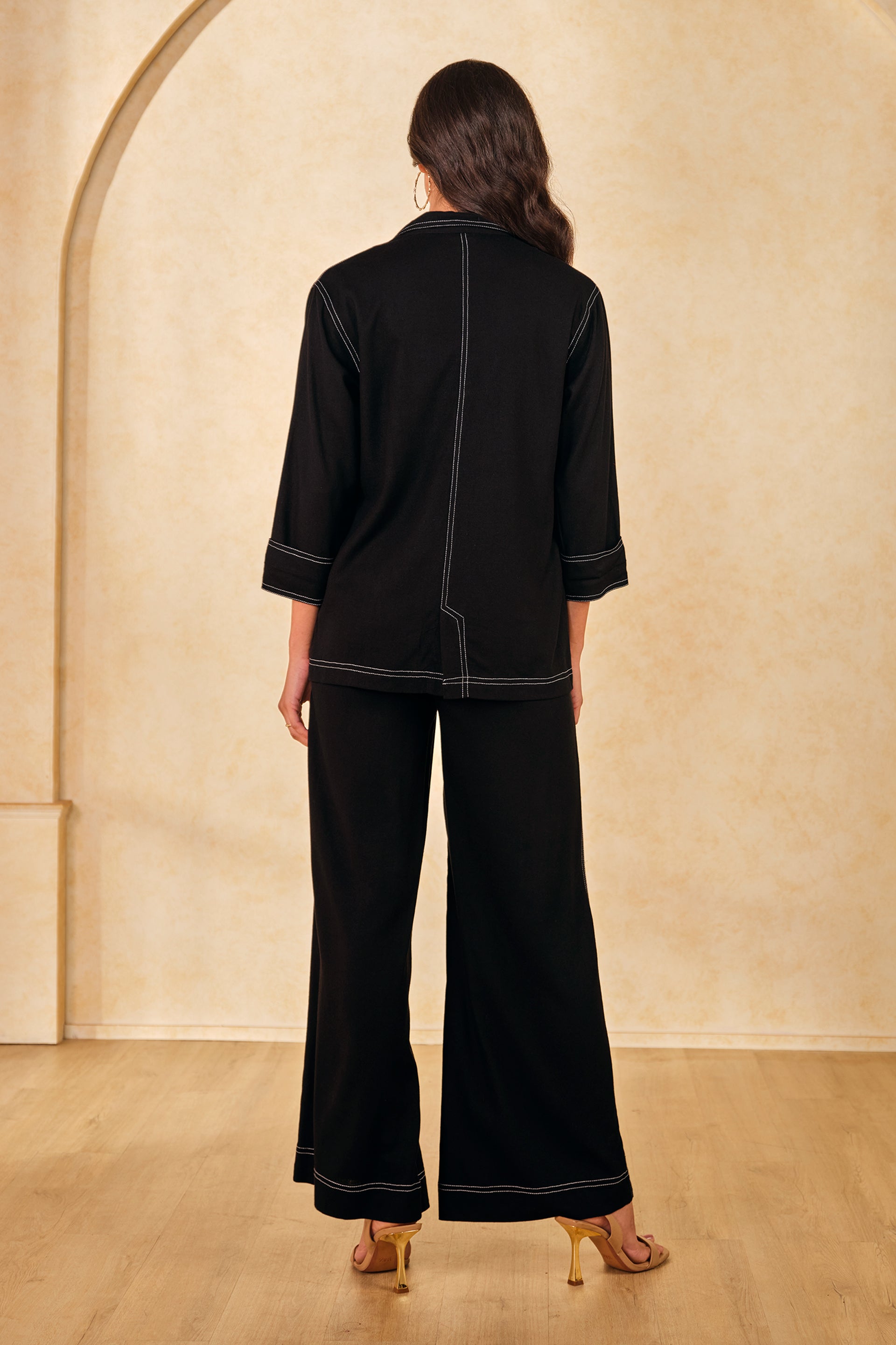 Women's Black Daily Regular Fit Solid Three Quarter Sleeves Kurta Sets
