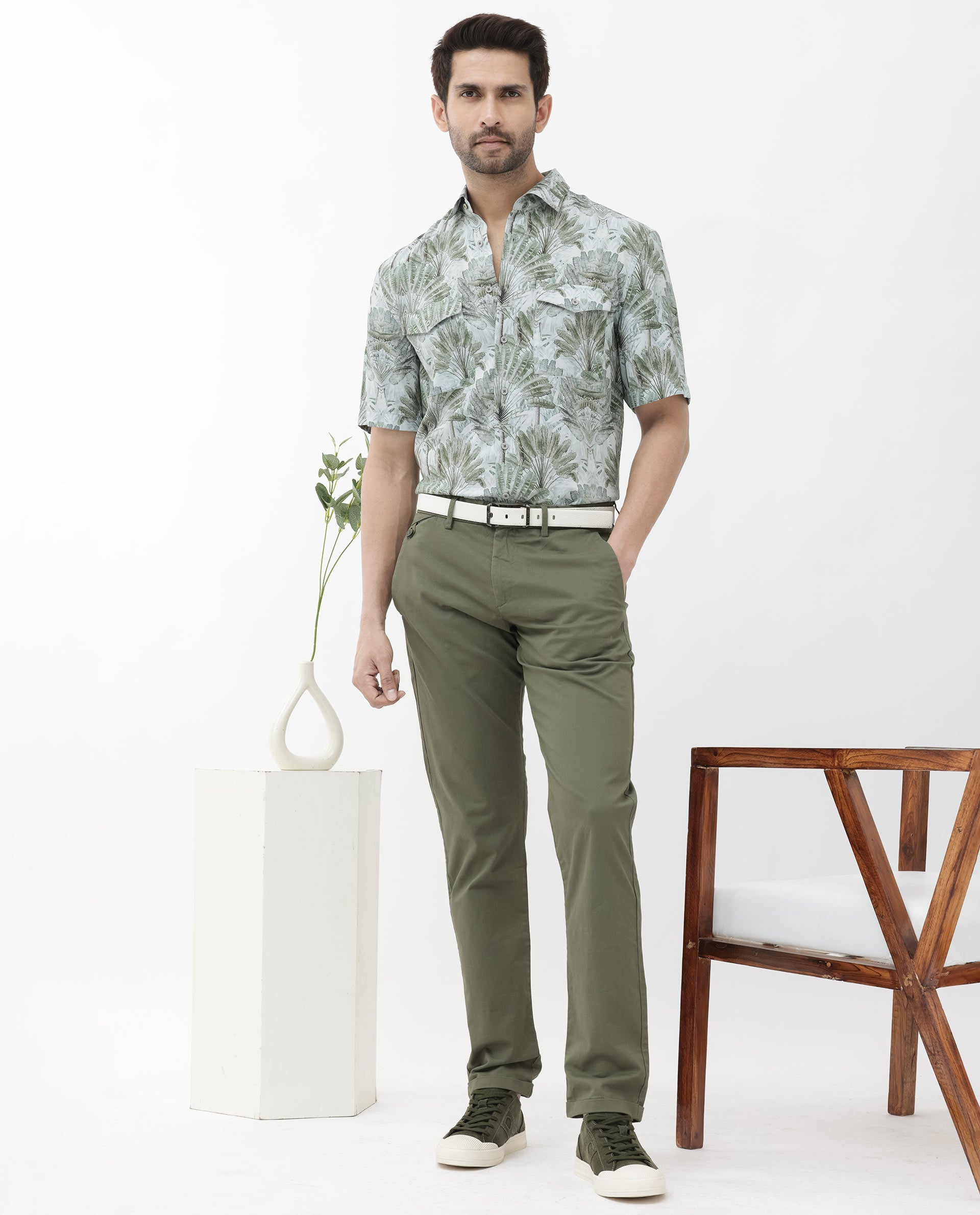 Men's Green Casual Regular Fit Printed Half Sleeves Shirt