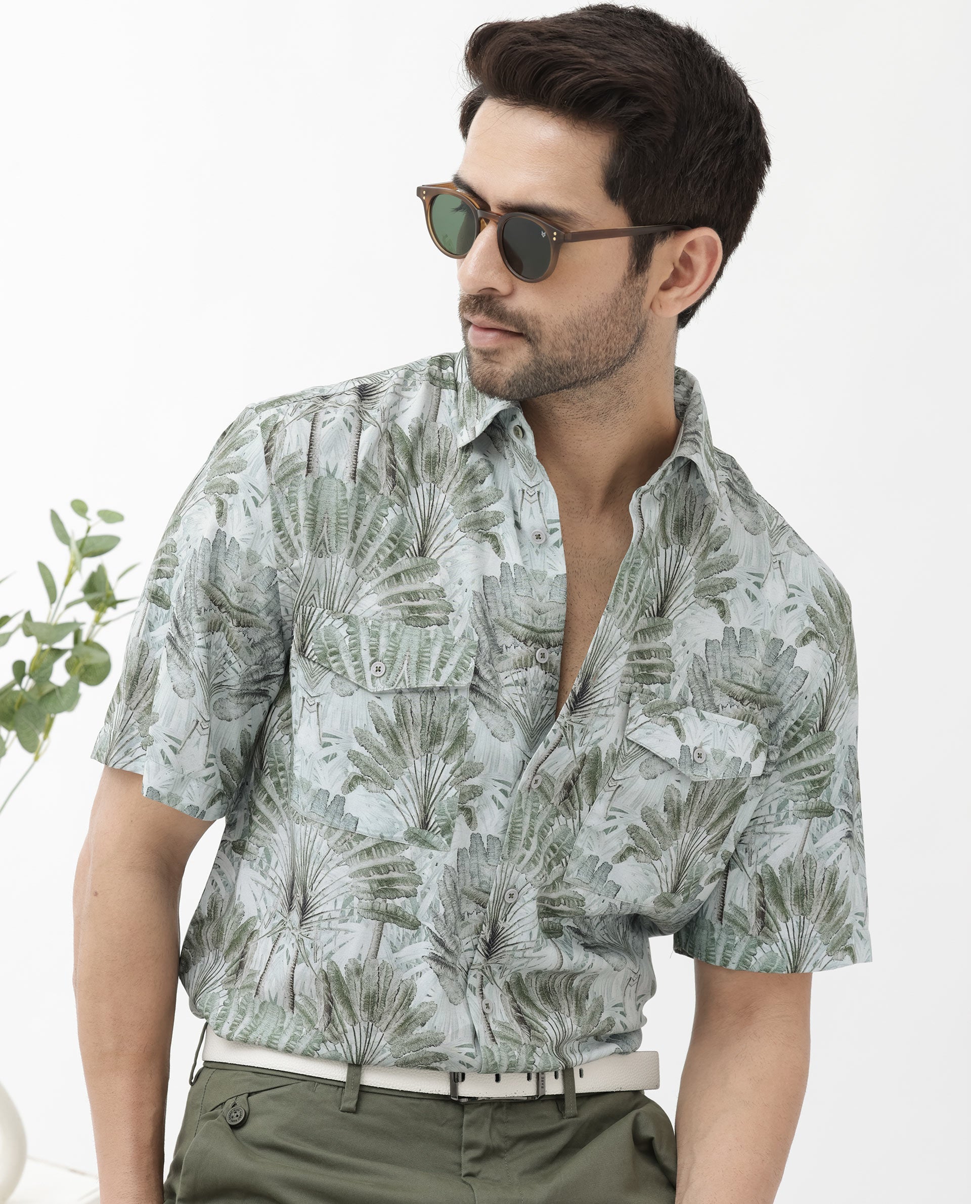 Men's Green Casual Regular Fit Printed Half Sleeves Shirt