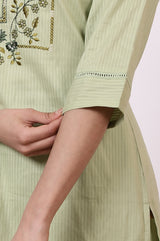 Women's Green Embroidered Floral Straight Cotton Kurta and Pants