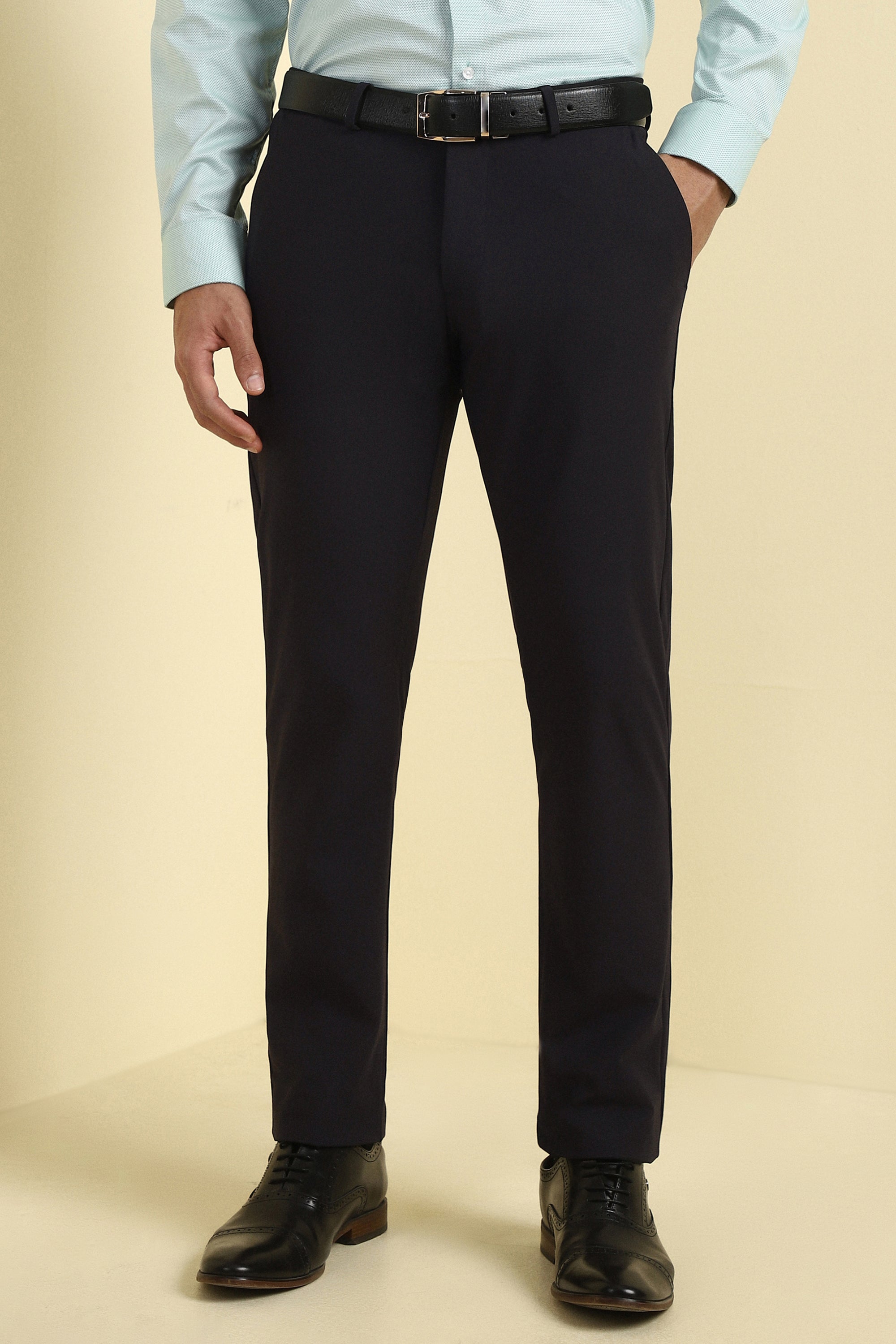 Men's Black Formal Solid Mid Rise Trouser