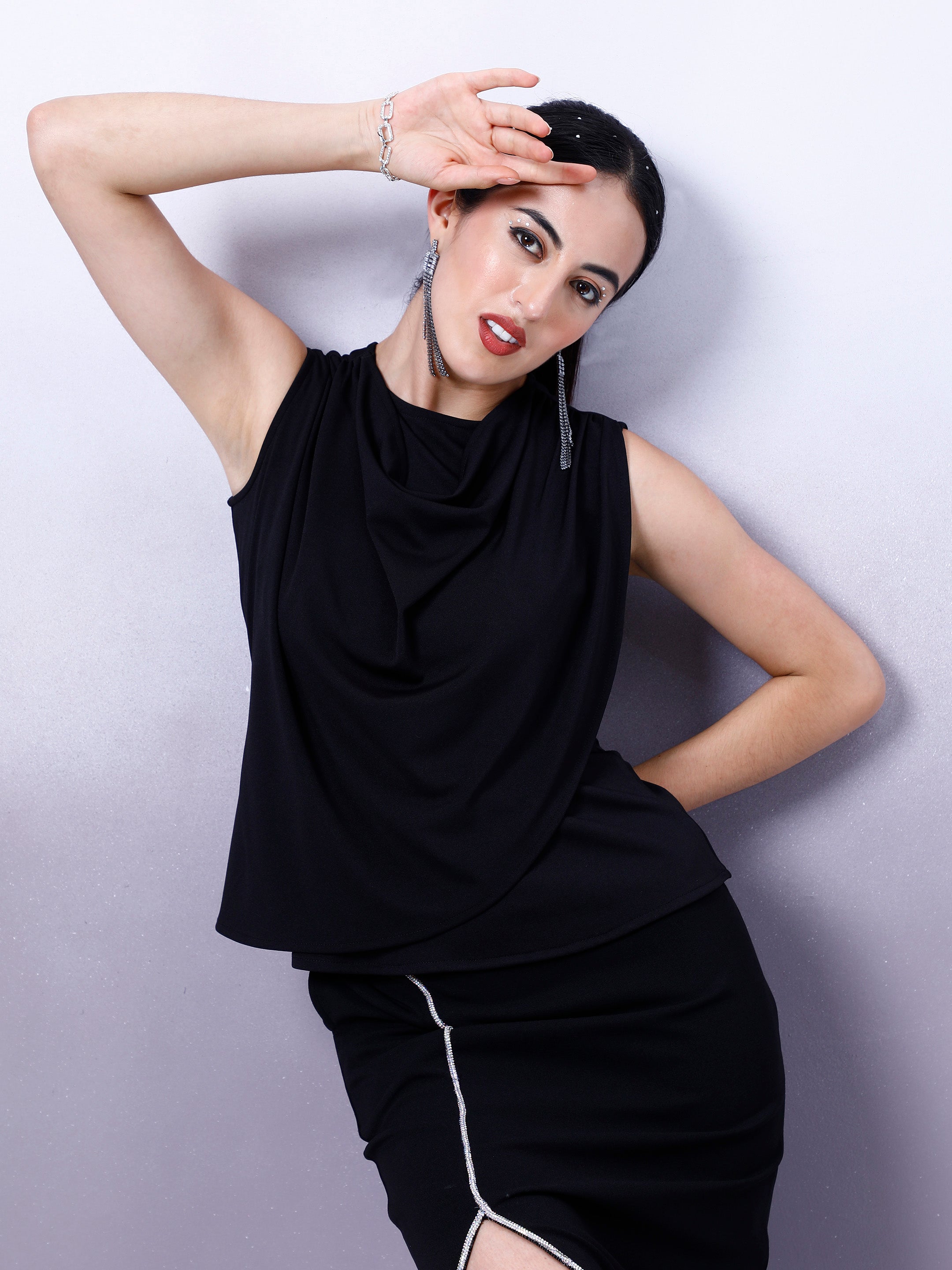 Women's Black Casual Regular Fit Solid Sleeveless Top