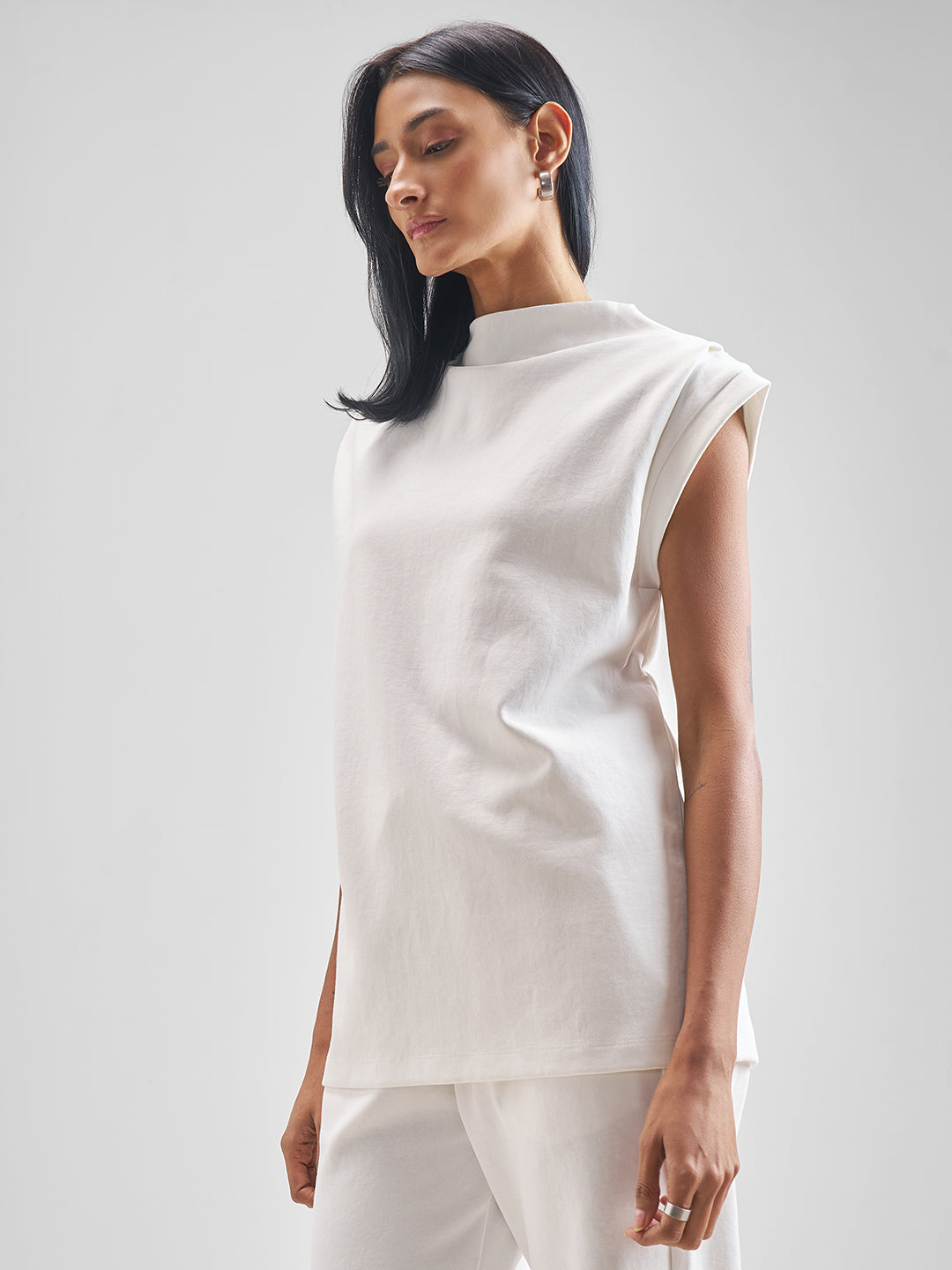 Women's White Casual Solid Sleeveless Top