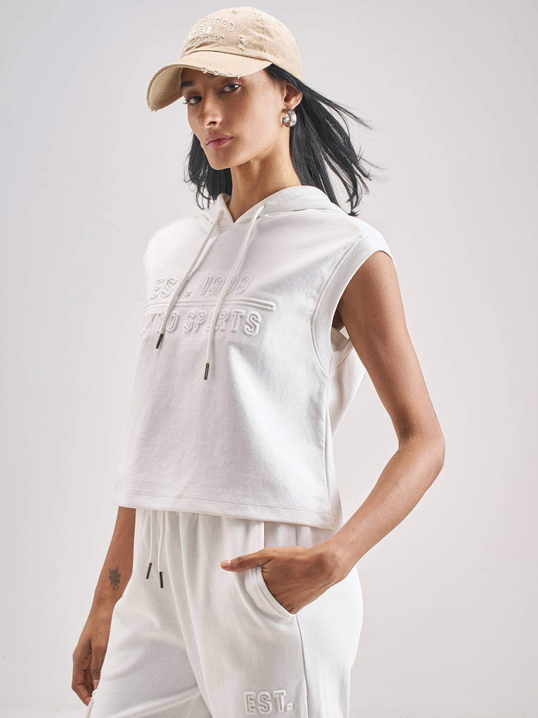 Women's White Casual Self-Design Sleeveless Top