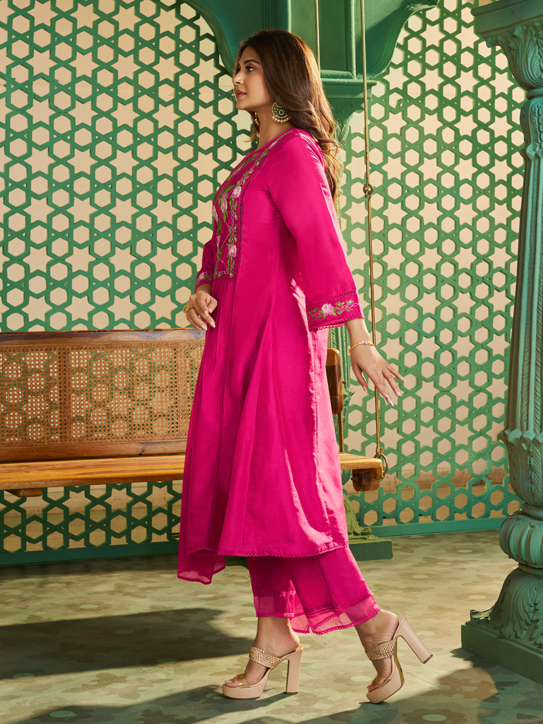 Women's Pink Embroidered Kurta Set
