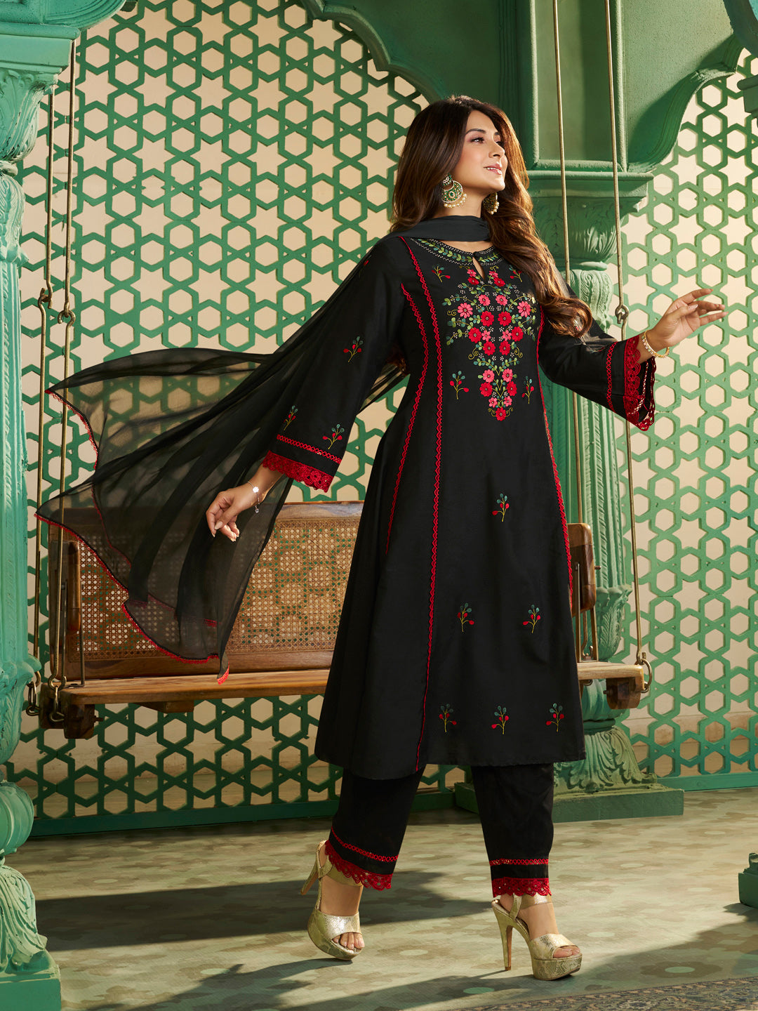 Women's Black Embroidered Kurta Set