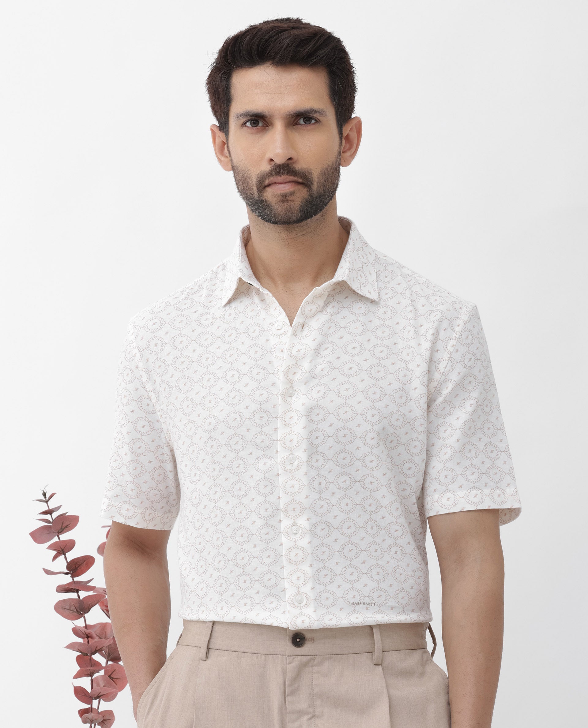 Men's White Casual Regular Fit Printed Half Sleeves Shirt