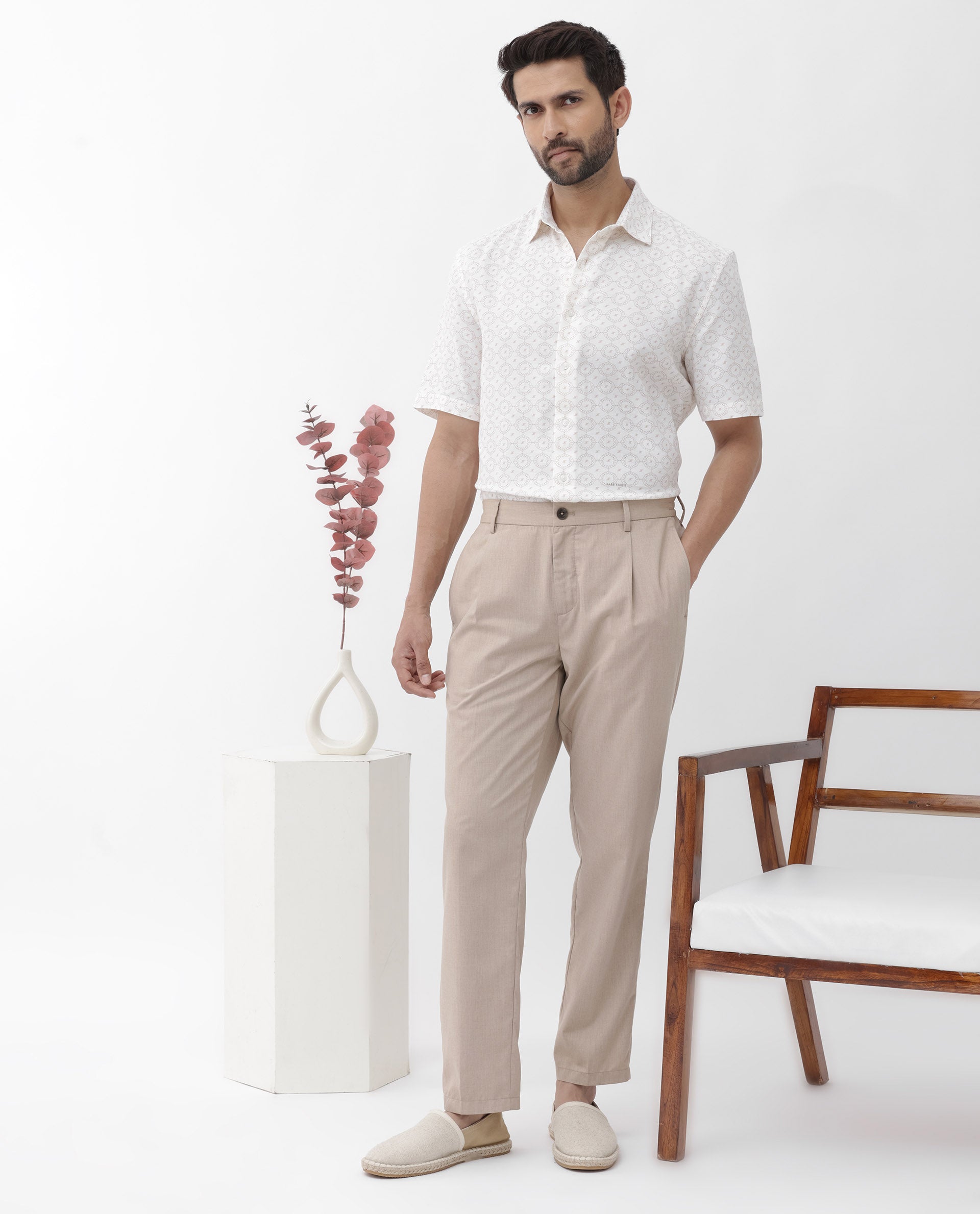Men's White Casual Regular Fit Printed Half Sleeves Shirt