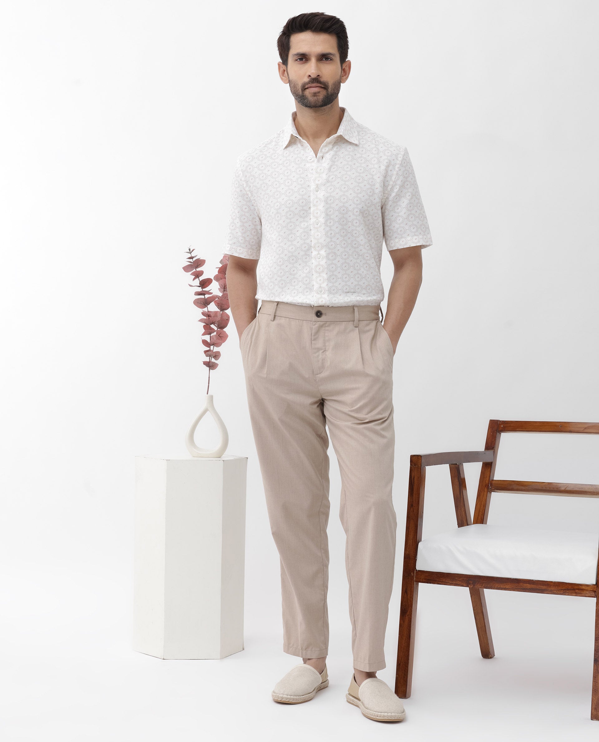 Men's White Casual Regular Fit Printed Half Sleeves Shirt