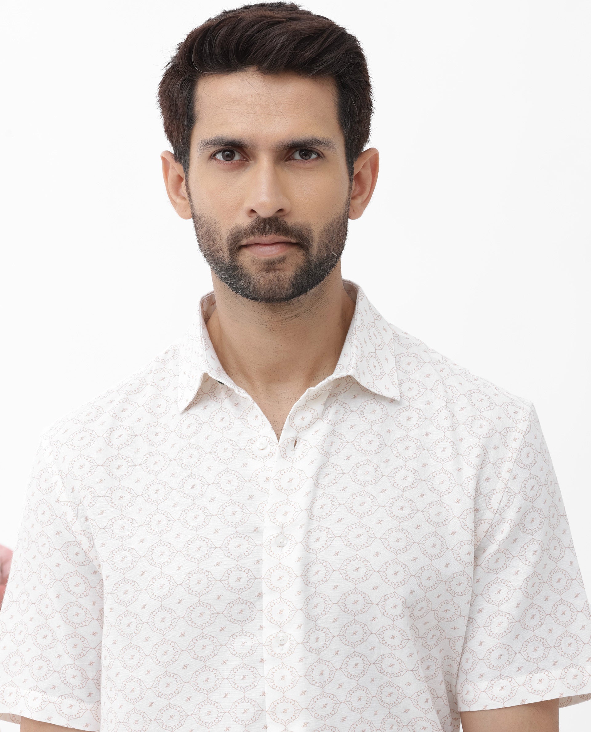 Men's White Casual Regular Fit Printed Half Sleeves Shirt