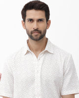 Men's White Casual Regular Fit Printed Half Sleeves Shirt