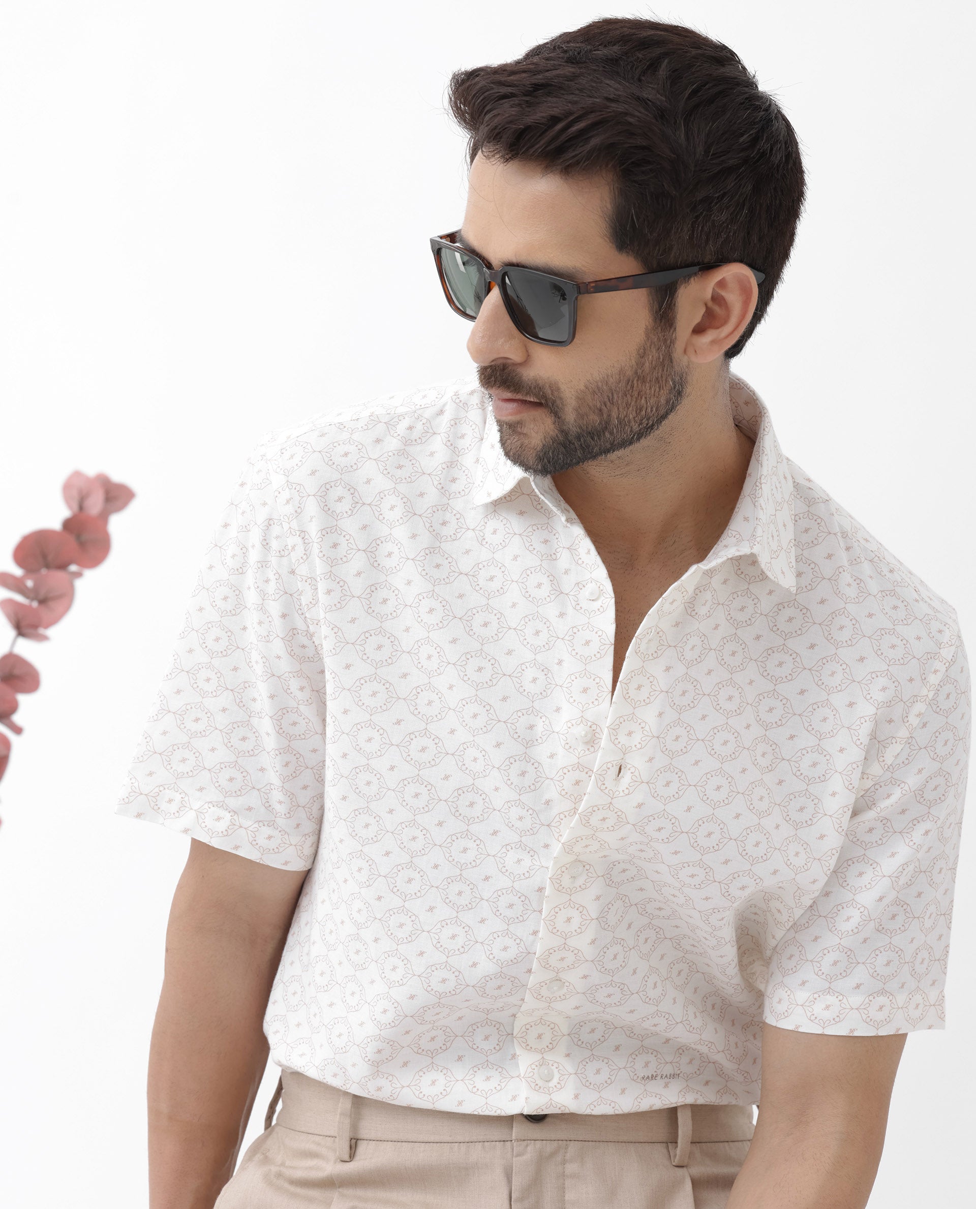 Men's White Casual Regular Fit Printed Half Sleeves Shirt