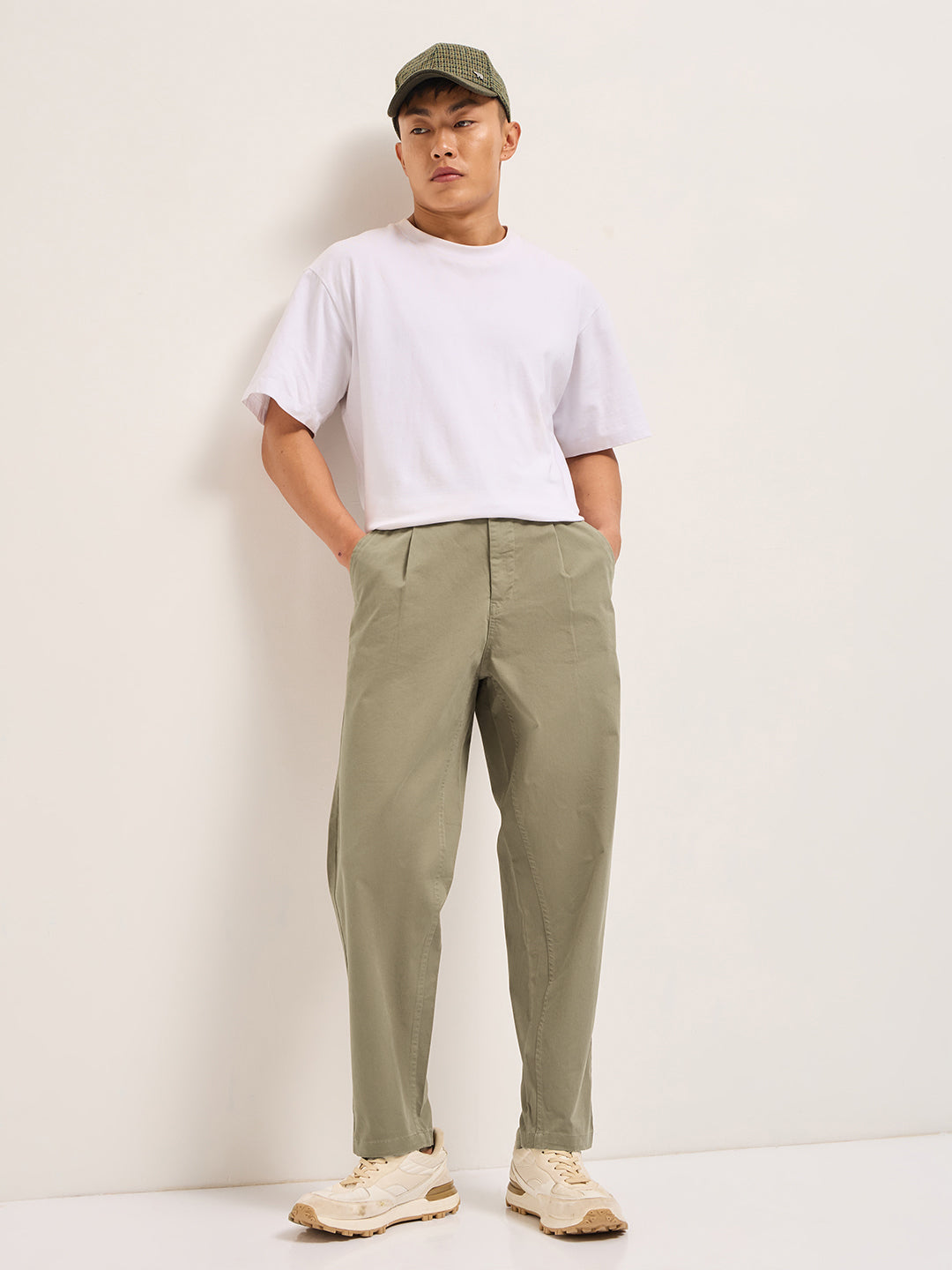 Men's Beige Casual Regular Fit Solid Trouser