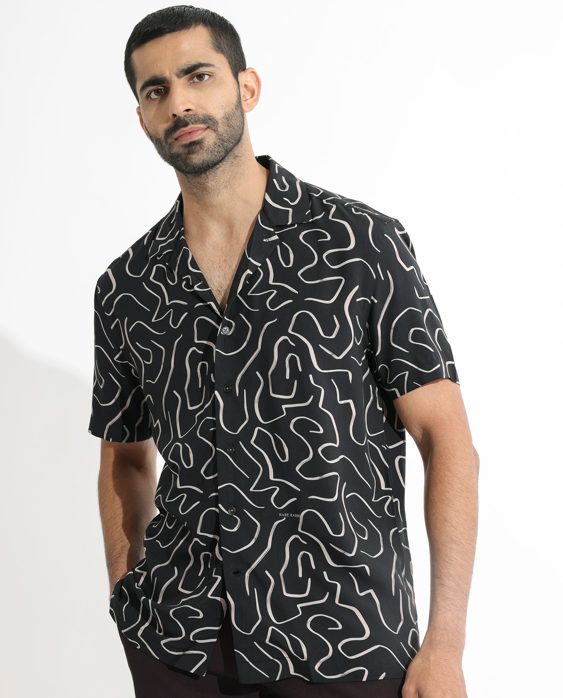 Men's Black Casual Regular Fit Printed Half Sleeves Shirt