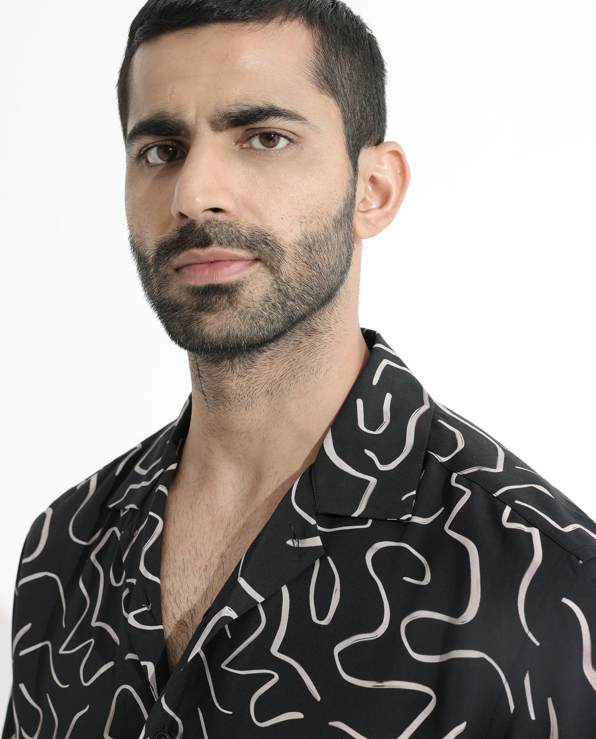 Men's Black Casual Regular Fit Printed Half Sleeves Shirt