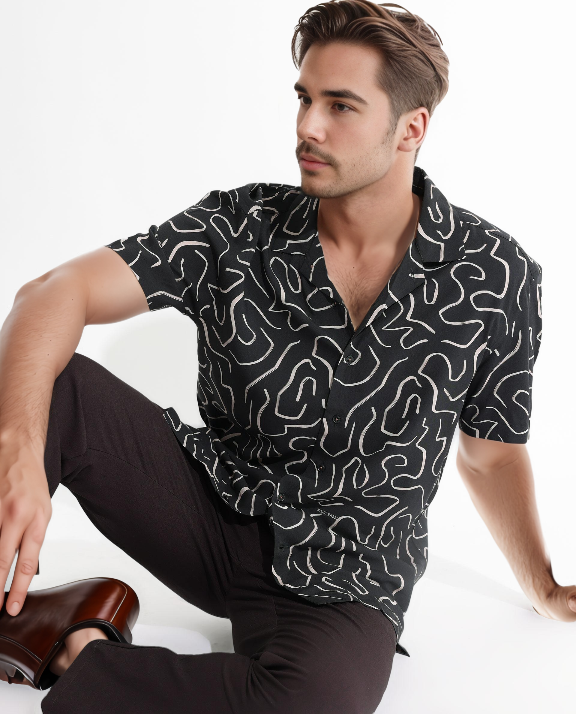 Men's Black Casual Regular Fit Printed Half Sleeves Shirt