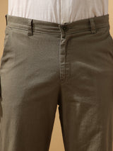 Men's Green Casual Regular Fit Solid Trousers