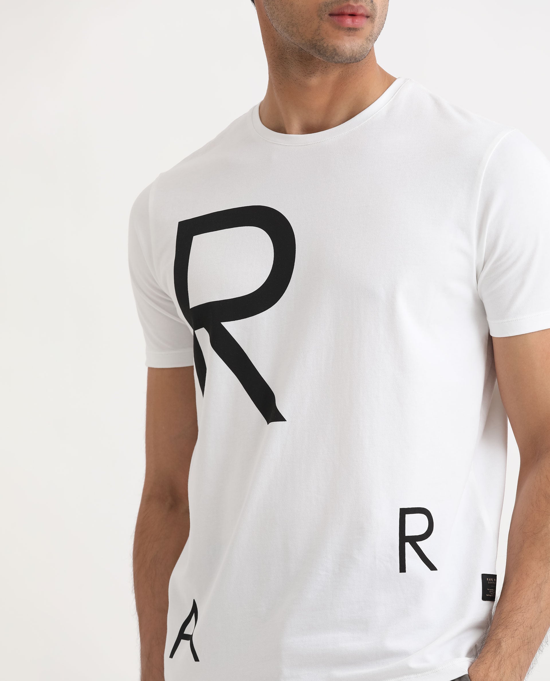 Men's White Casual Slim Fit Printed Half Sleeves Tshirt