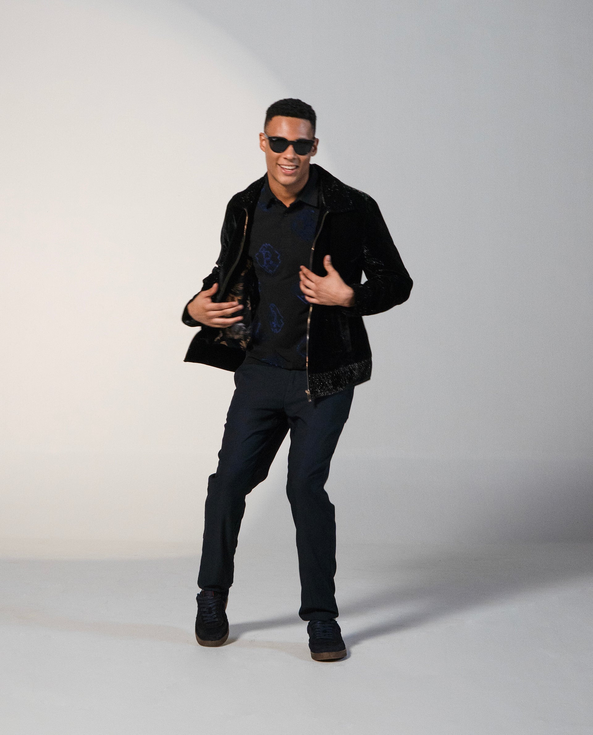 Men's Navy Casual Regular Fit Solid Trouser