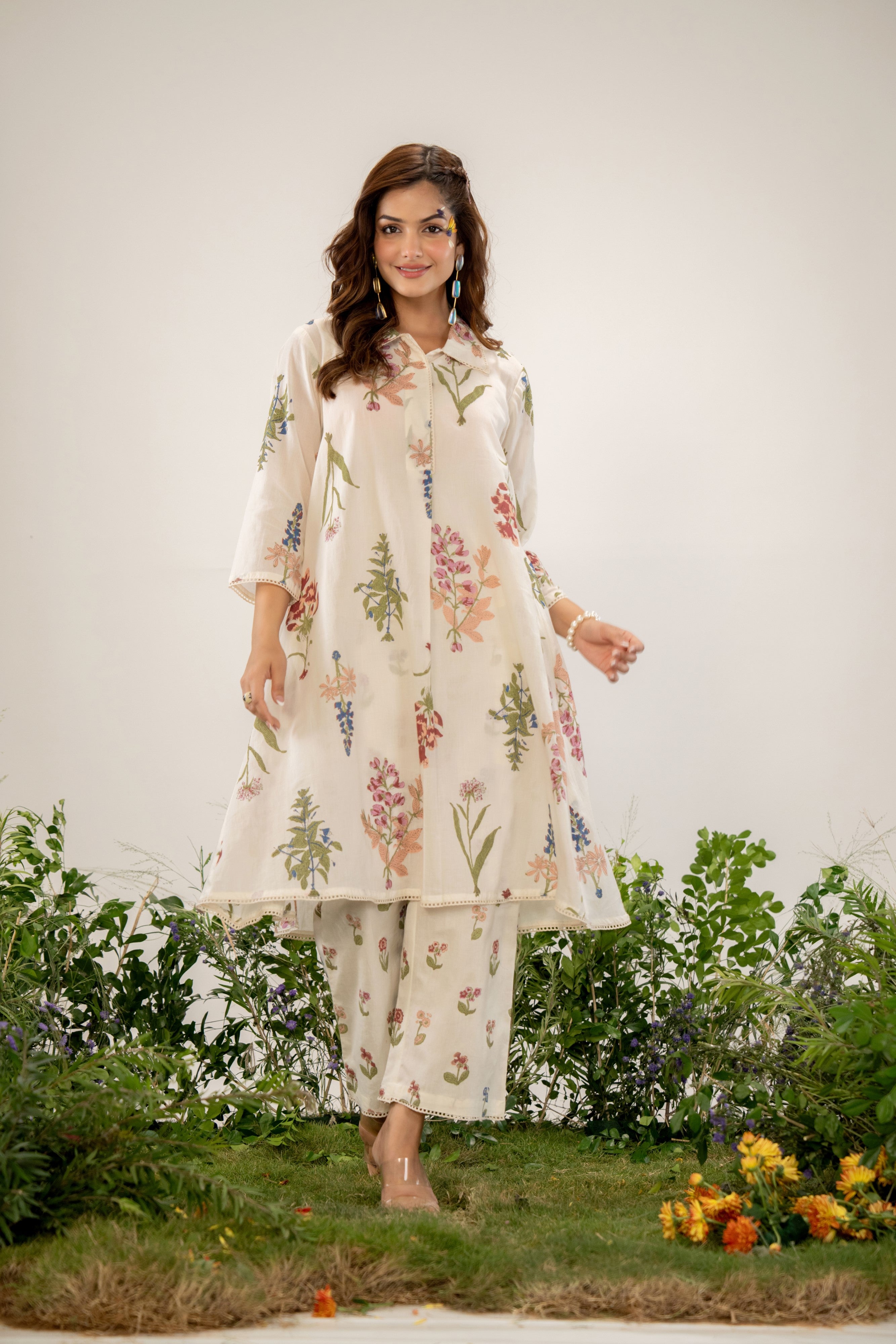 Women's Beige Fusion Regular Fit Printed Three Quarter Sleeves Kurtas Sets