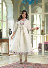 Women's White Fusion Regular Fit Embroidered Three Quarter Sleeves Kurtas Sets