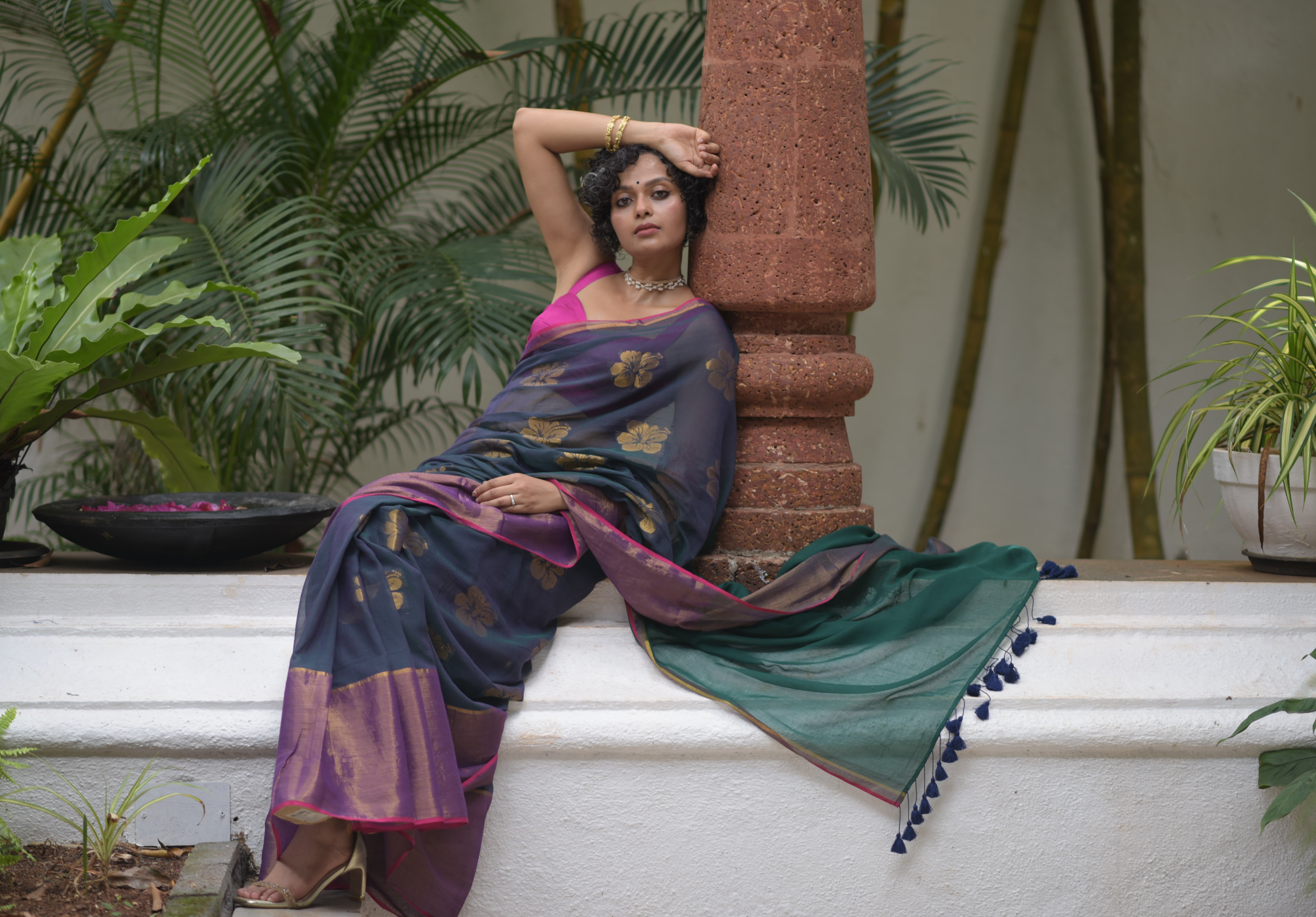 Women's Blue Cotton Blend Saree