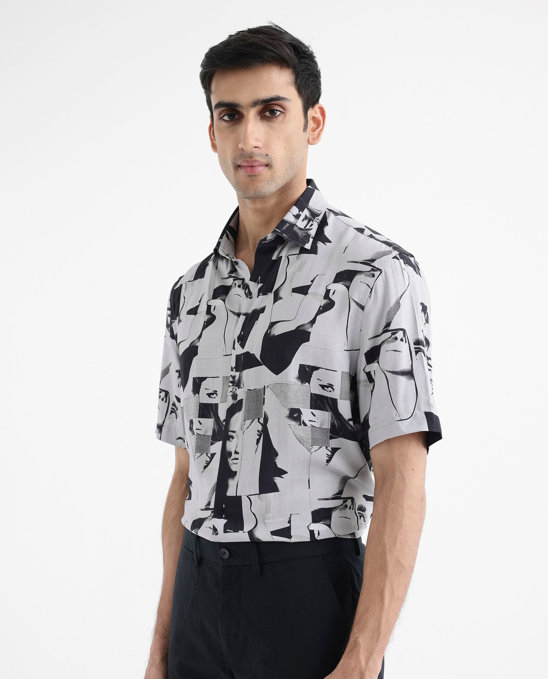 Men's Grey Casual Regular Fit Printed Half Sleeves Shirt
