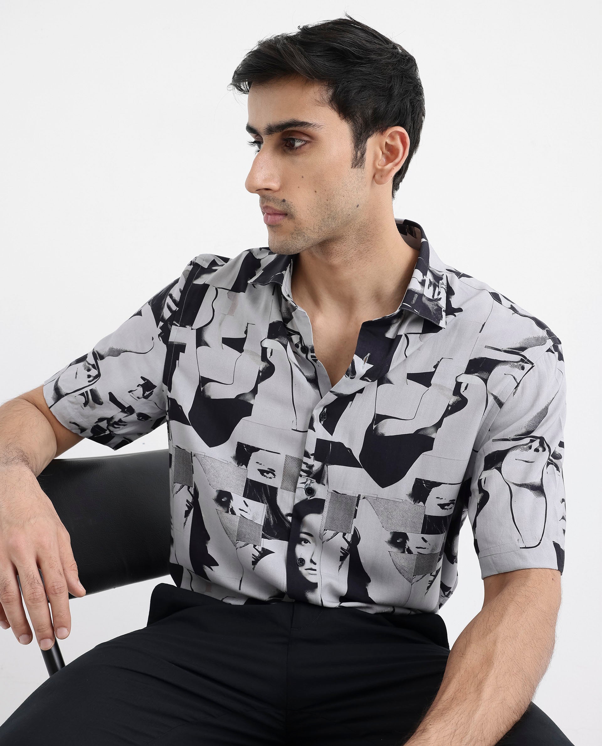 Men's Grey Casual Regular Fit Printed Half Sleeves Shirt
