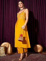 Women's Yellow Floral Yoke Design Shoulder Straps Sleeveless Kurta Set
