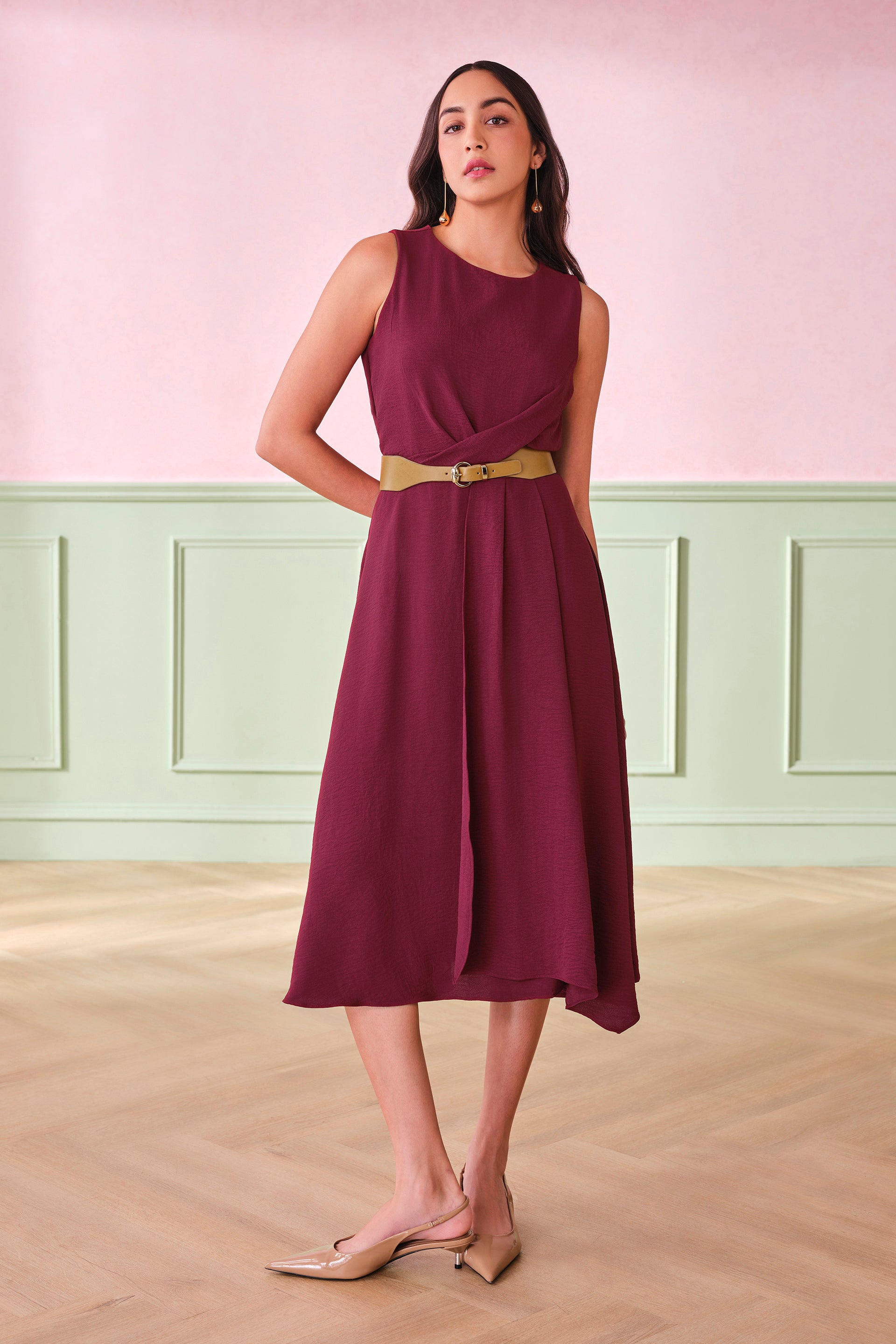 Women's Red Casual Regular Fit Solid Sleeveless Dress