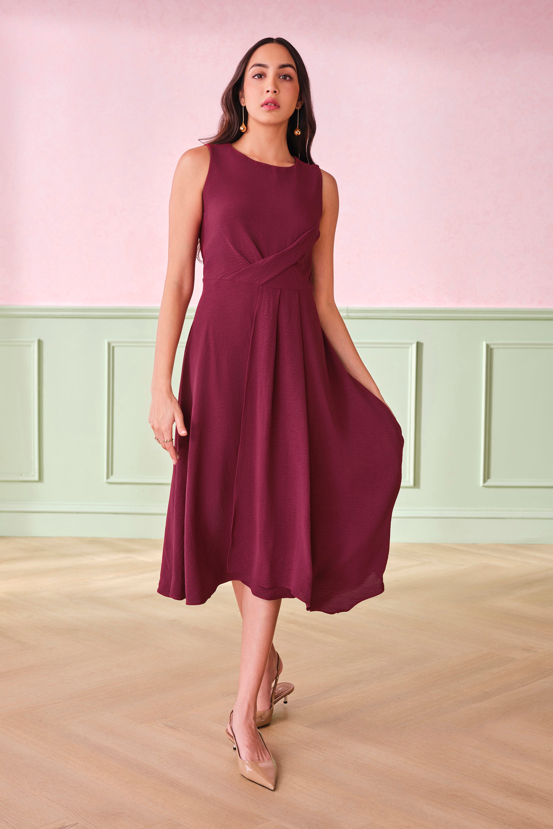 Women's Red Casual Regular Fit Solid Sleeveless Dress