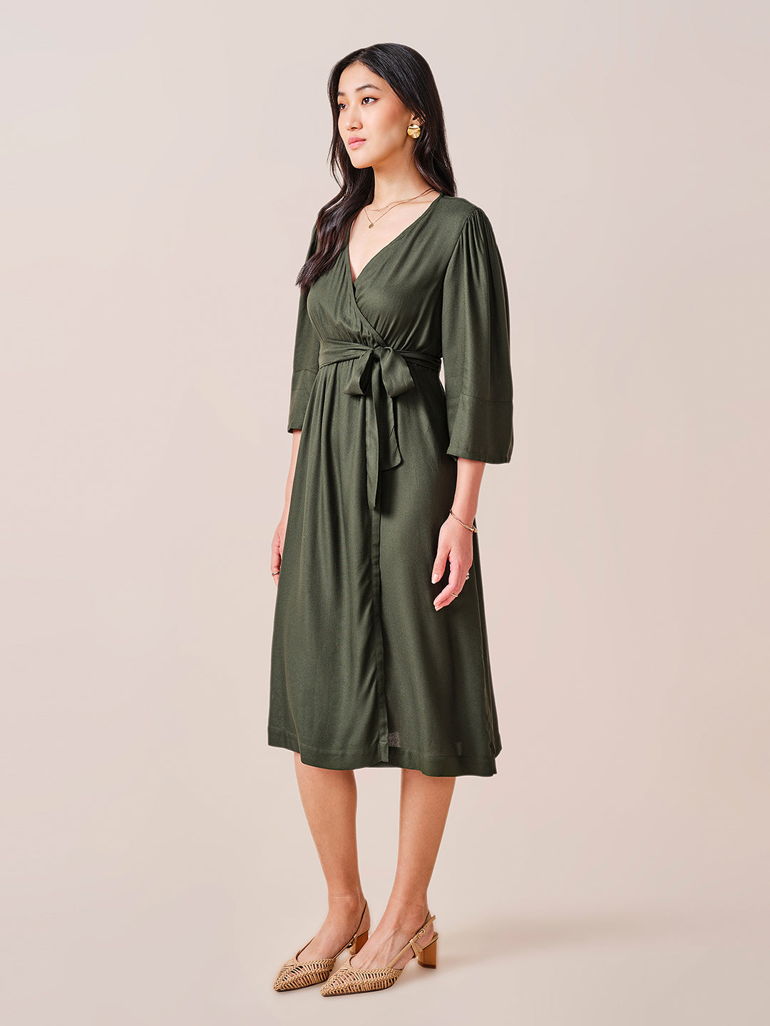 Women's Green Casual Regular Fit Solid Sleeveless Dress