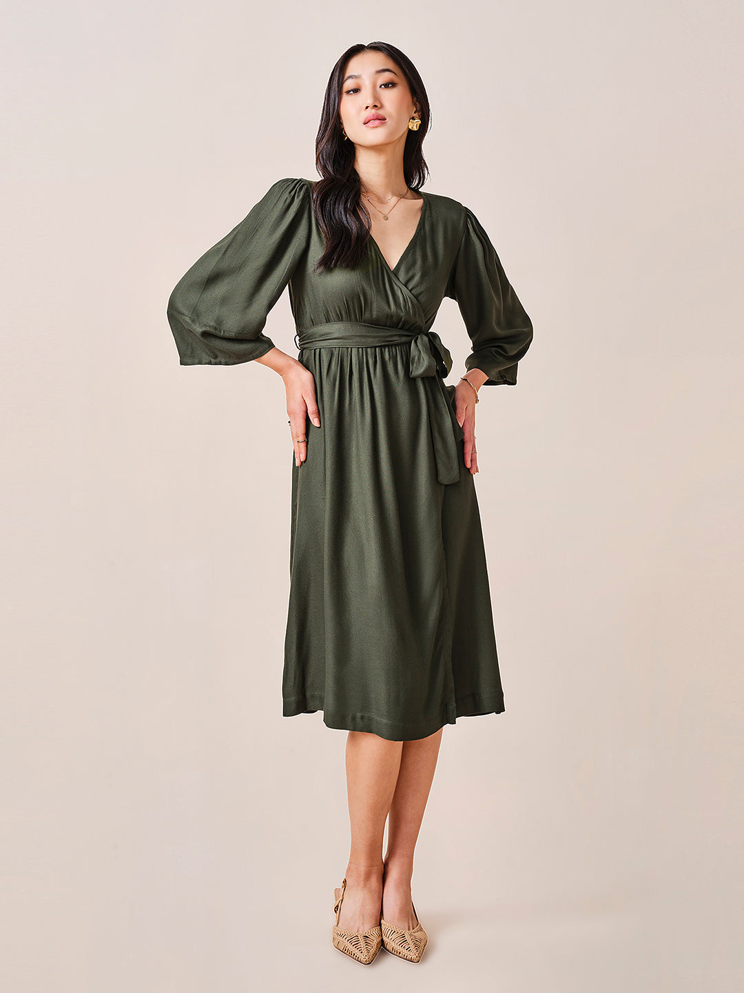Women's Green Casual Regular Fit Solid Sleeveless Dress