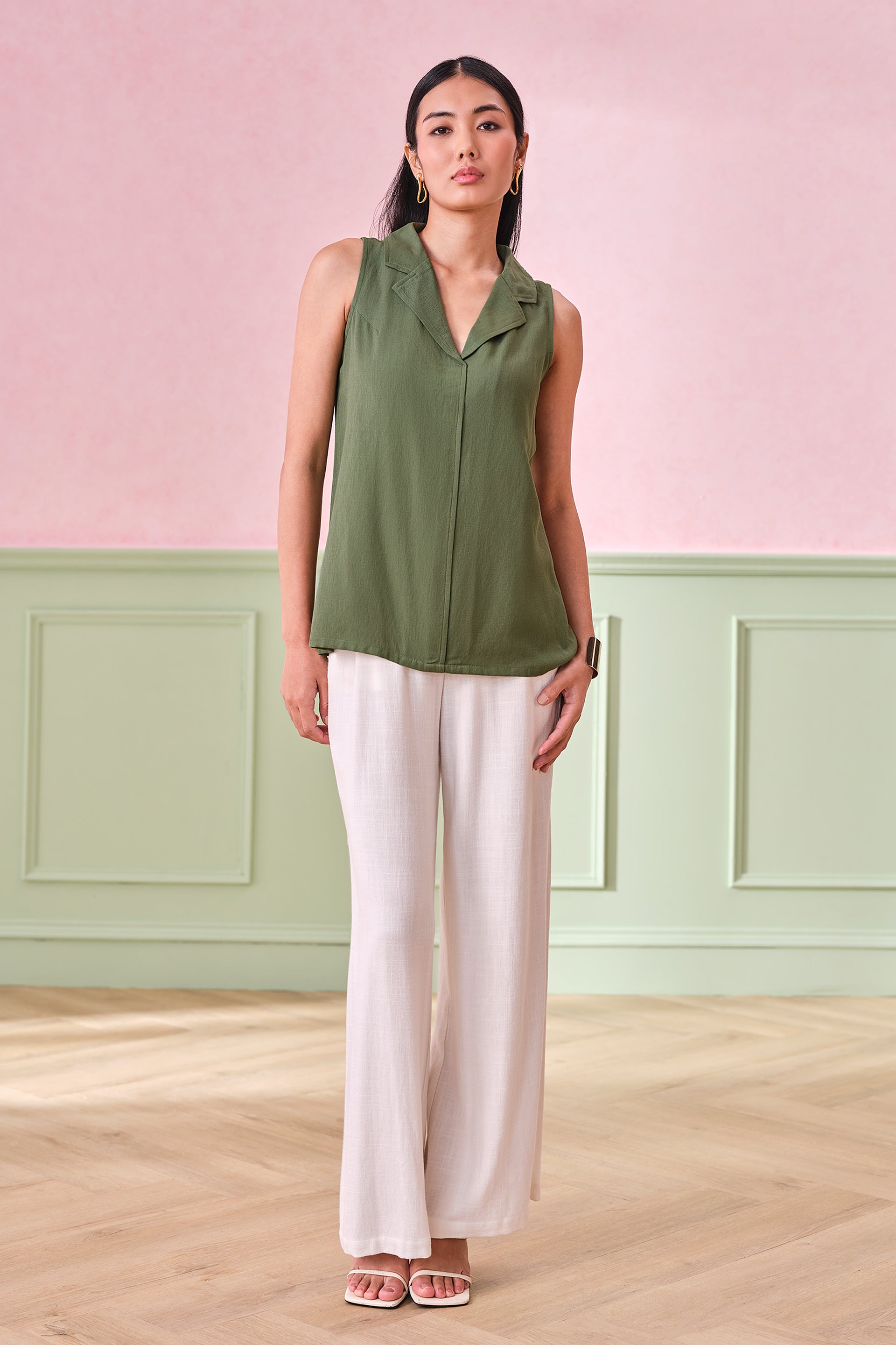 Women's Green Work Regular Fit Solid Sleeveless Tops