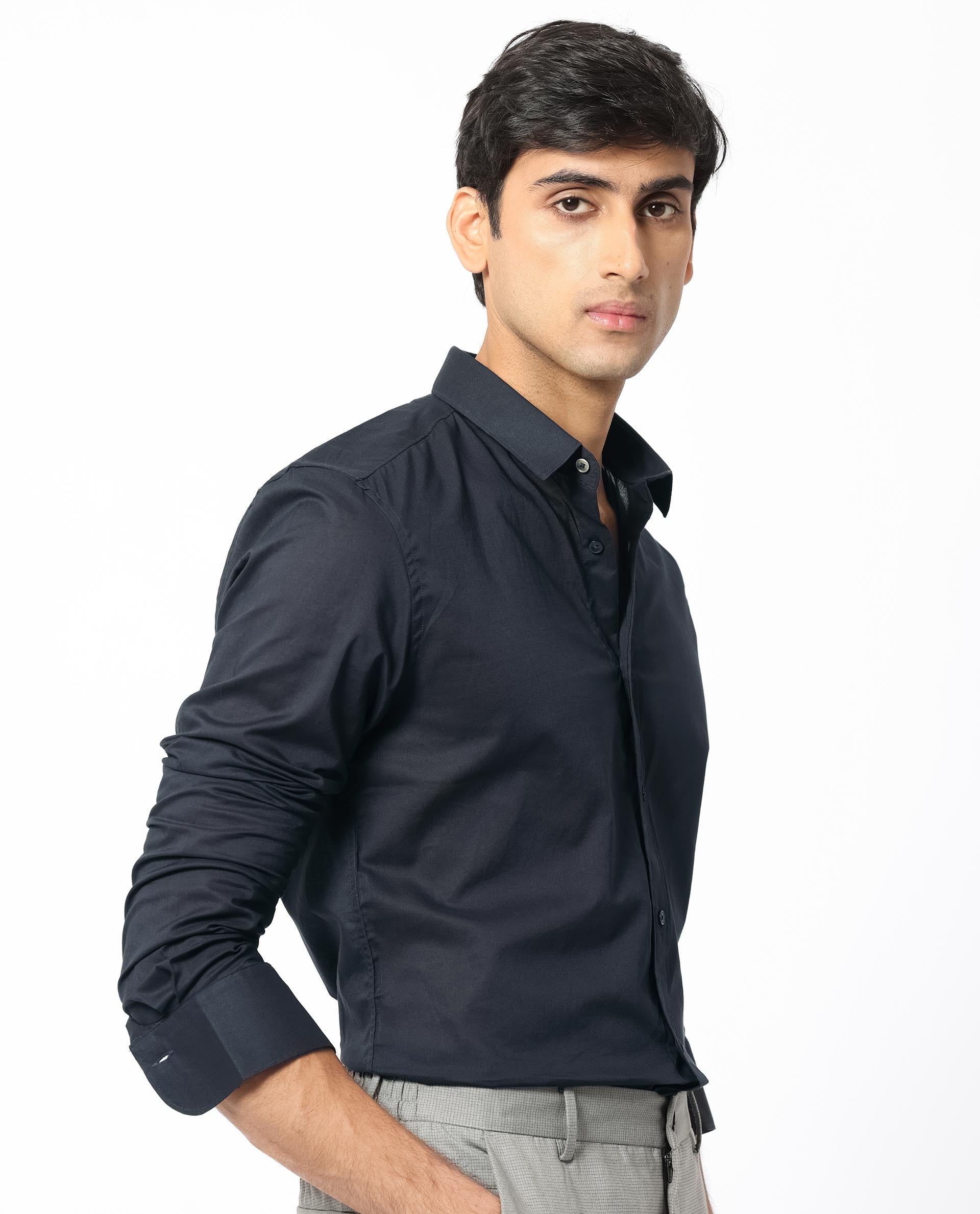 Men's Navy Casual Regular Fit Solid Full Sleeves Shirt