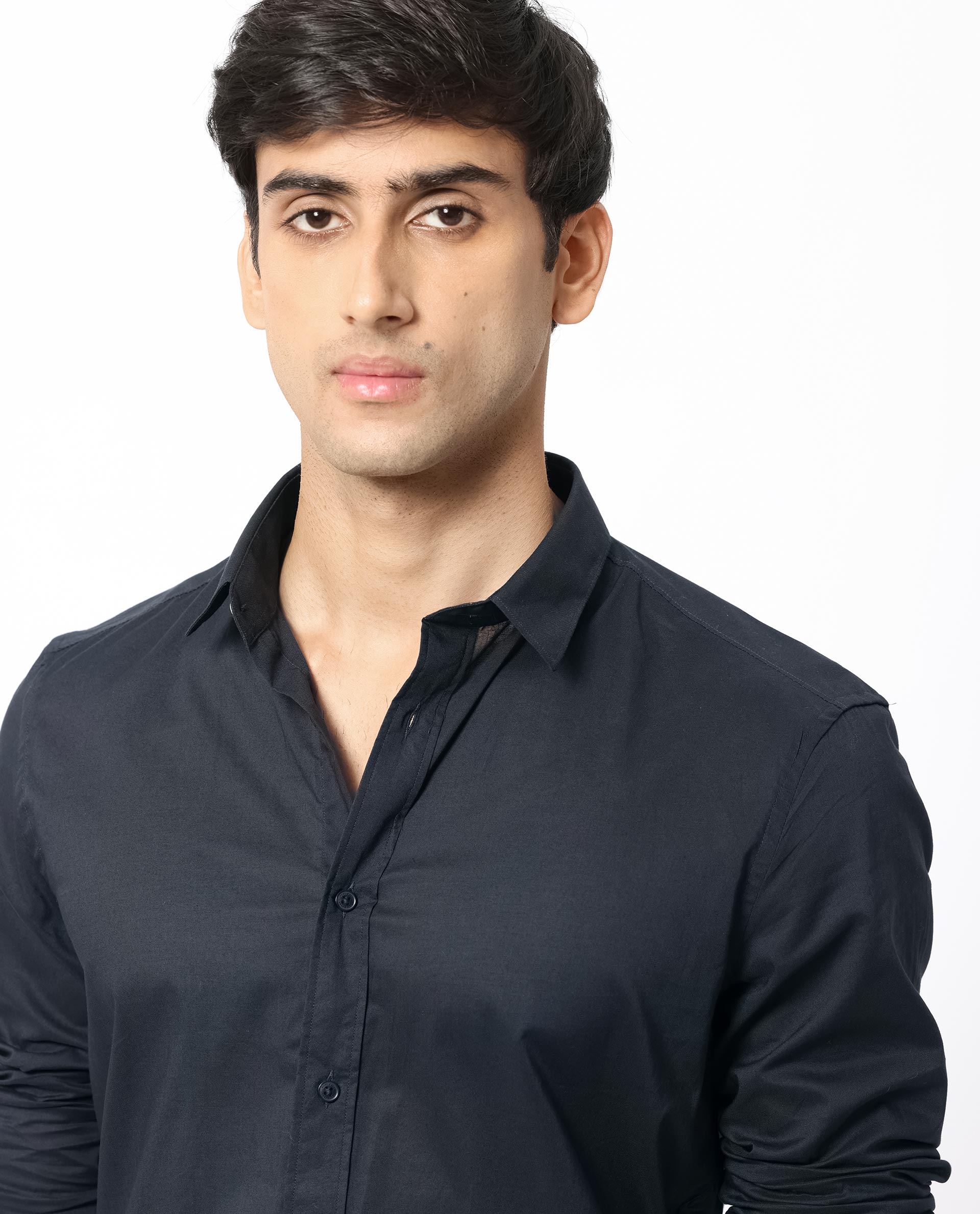 Men's Navy Casual Regular Fit Solid Full Sleeves Shirt