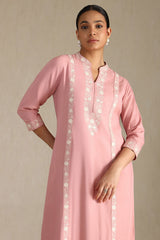 Women's Peach Rayon Embroidered Kurta Set With Thread Work