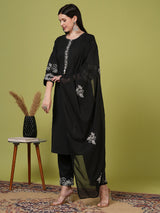 Women's Green Printed Festive Kurta Set with Trouser and Dupatta