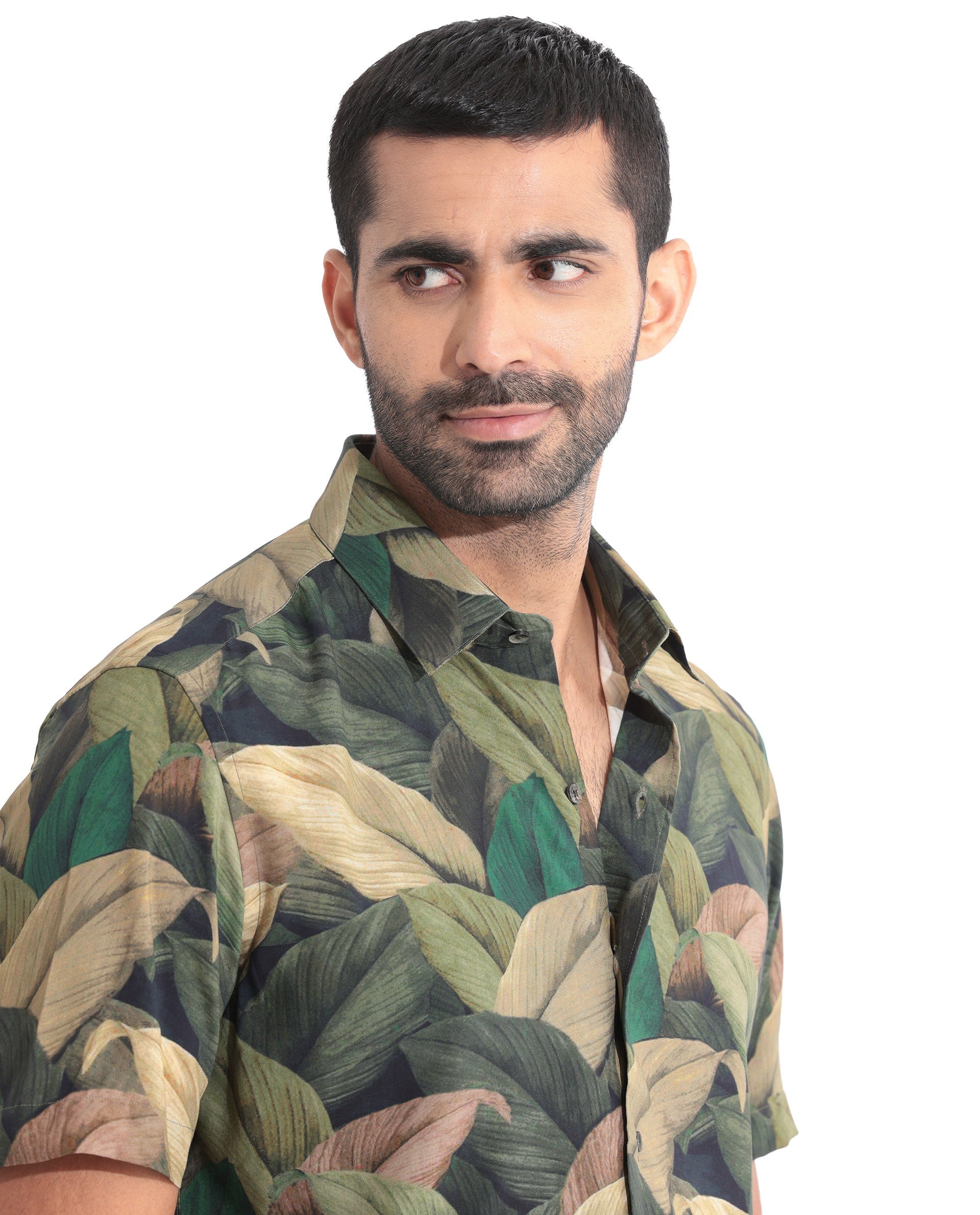 Men's Green Casual Regular Fit Printed Half Sleeves Shirt