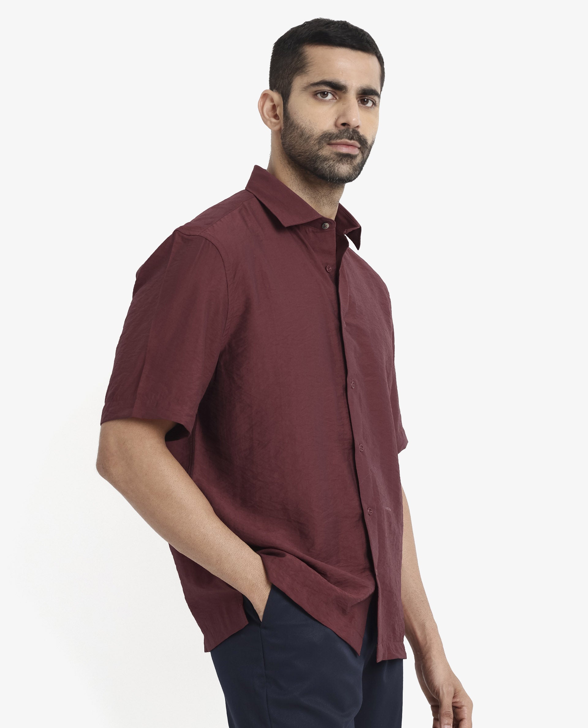 Men's Red Casual Regular Fit Solid Half Sleeves Shirt