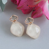 Women's White Monalisa Bead Stud Earring